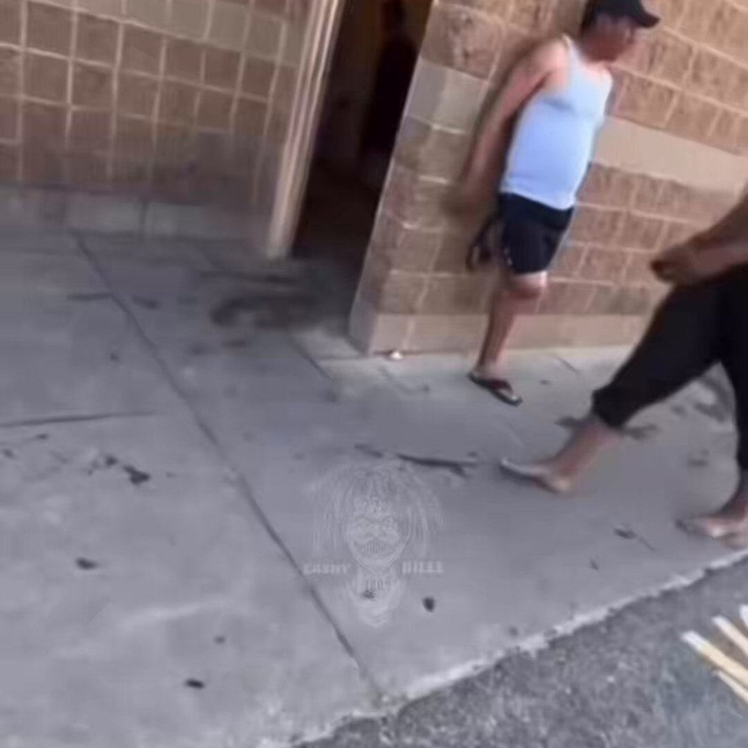 Stranger Tries to Lure Child With Cash, Gets Confronted by Father