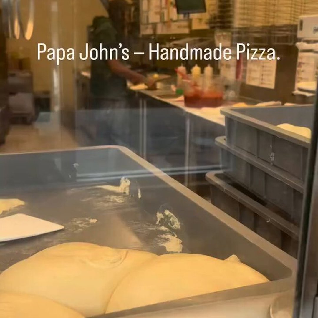 Man Films Papa John’s Worker Handling Pizza Dough With Bare Hands