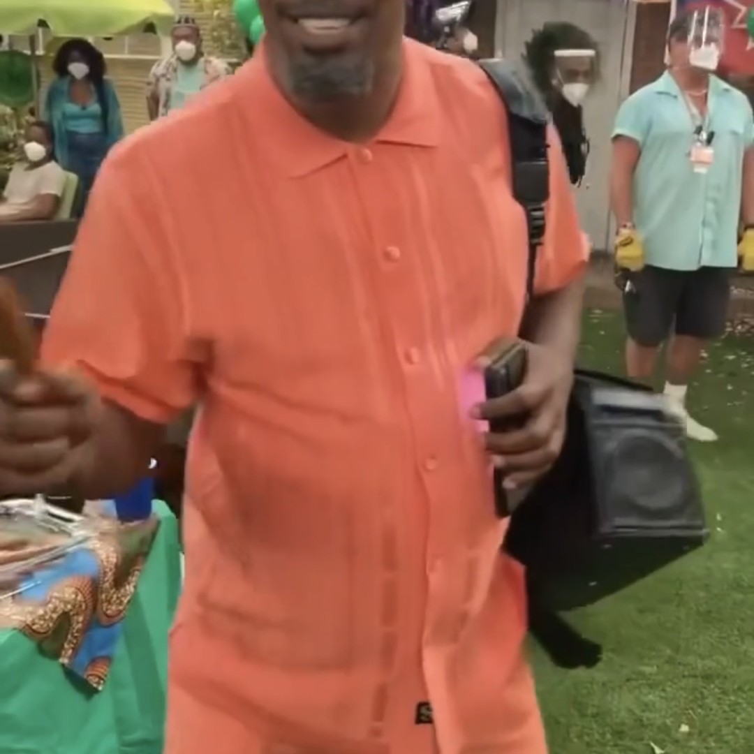 Jamie Foxx Shows How He’s Pulling Up to the Memorial Day BBQ