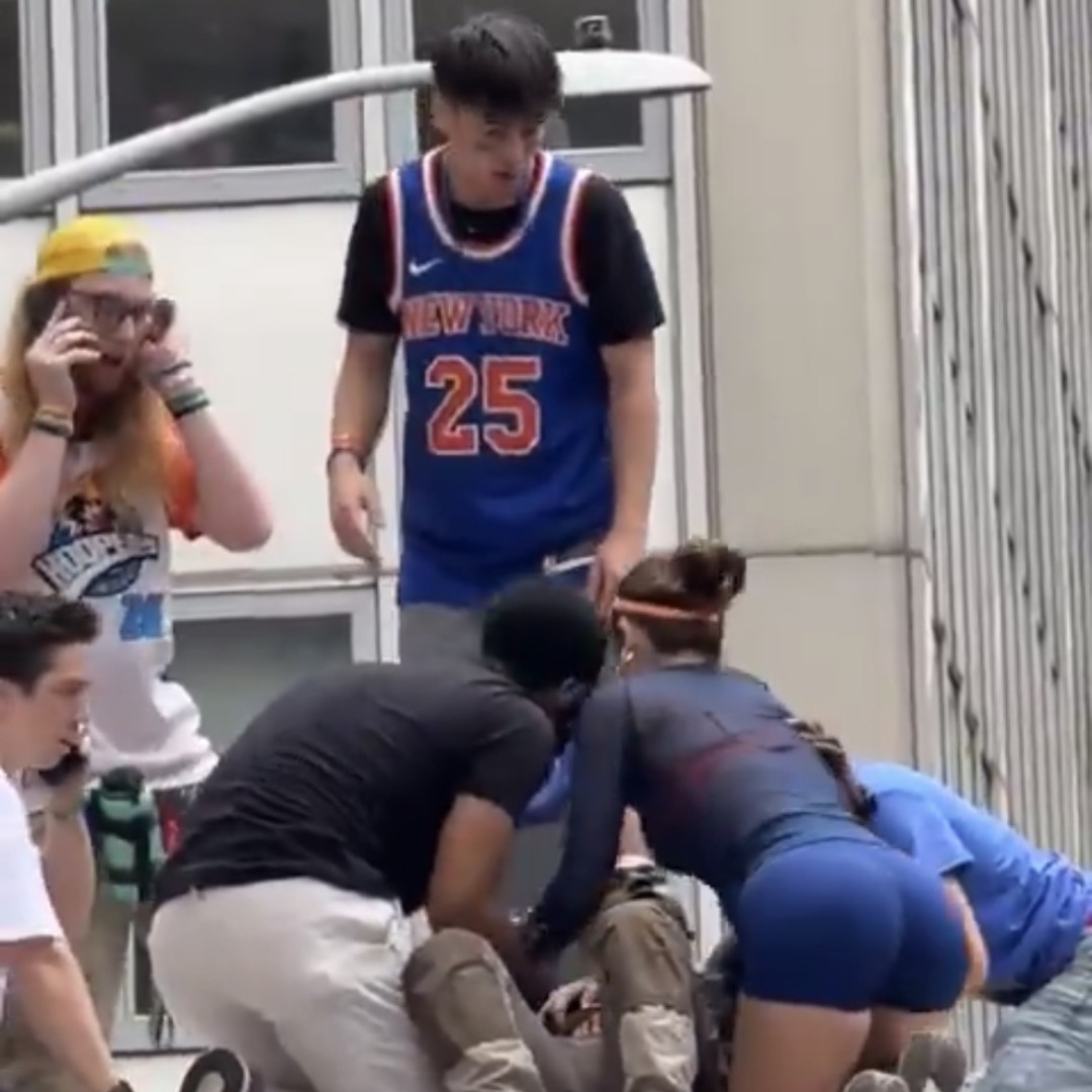 Man Wakes Up and Tries to Kiss Woman Who Saved Him at Knicks Parade