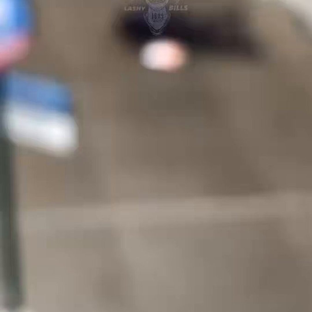 Security Guard Knocked Out and Hunched After Attack