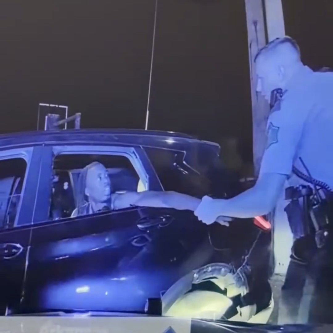 Arkansas Trooper breaks SUV Window, Pull Black Man by Dreadlocks and Punch Him