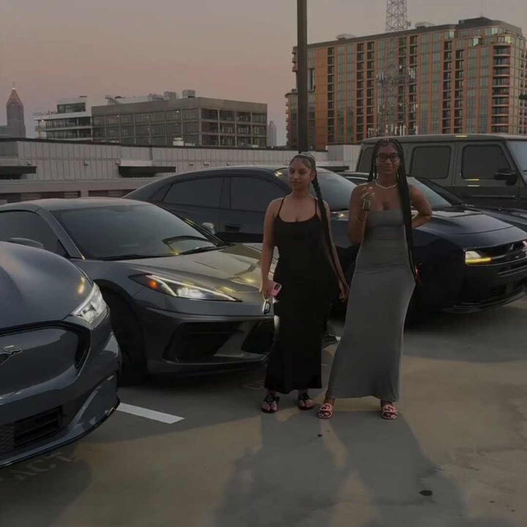 Cars saleswomen are going viral
