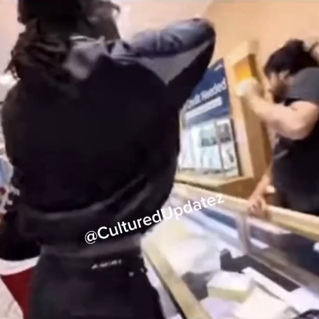 Man Slaps Jeweler in Dispute Over Unrepaired Jewelry Payment