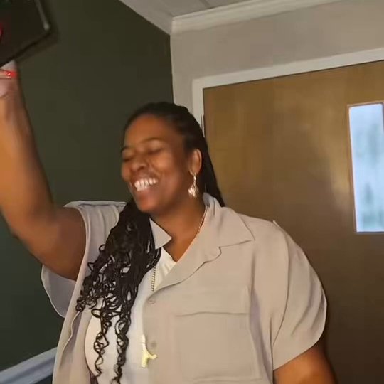 Family Holds Emotional Farewell Ceremony for Beloved Chihuahua Before Cremation