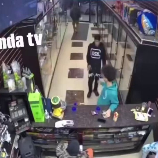 Unexpected Twist in Store Theft Caught on Camera