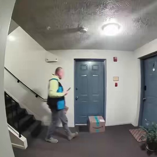 Man Poses as Amazon Driver, Snaps Delivery Photo, Then Checks for Cameras—Unaware He’s Already Being Recorded Behind Him