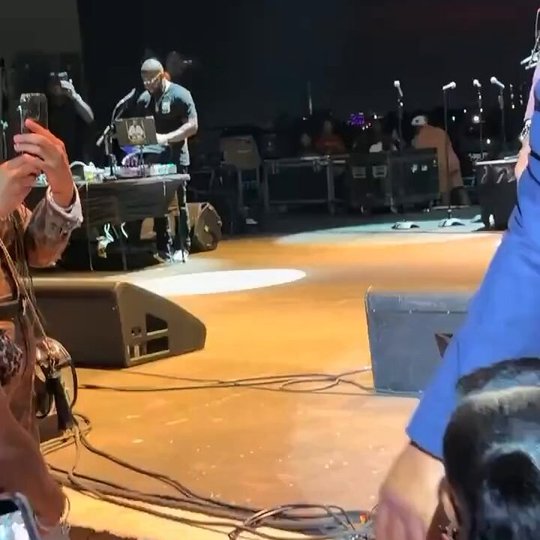 Singer Lloyd Accidentally Pulls Fan’s Wig Off During Detroit Concert With Keyshia Cole