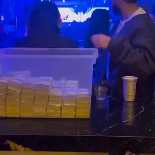 Drake Spotted in the Club With Stacks of Cash—And No Security in Sight