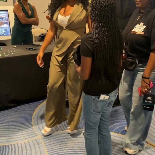 B. Simone Declines Free Hat from Young Entrepreneur: “I’d Rather Buy It”