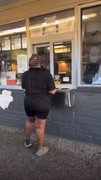 Woman disrespects chicken restaurant employees and finds out